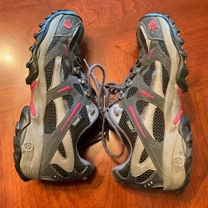 The North Face- Women’s Hedgehog Gore-Tex Low Hiking Shoes . Size 8